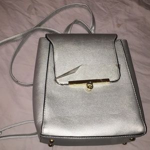 Cute grey purse fits with any outfits